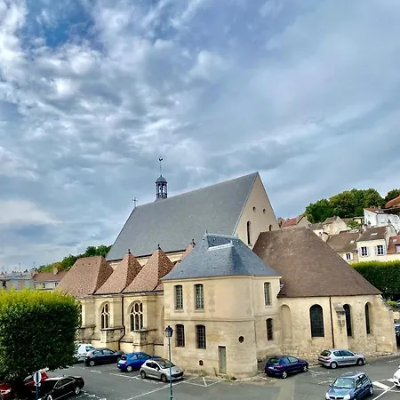 F2 De Gamme Avec Vue Sur Notre Dame Pontoise